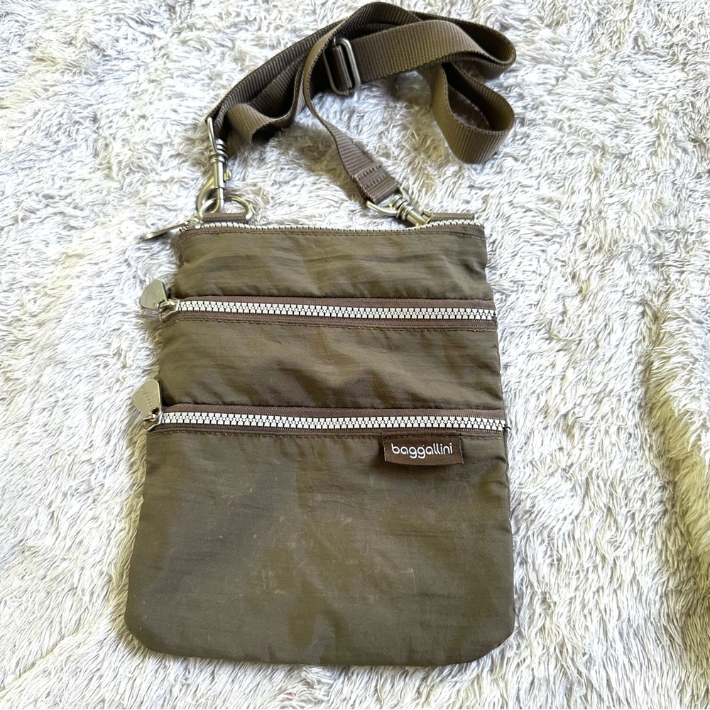 Small Baggallini Cross Body Bag